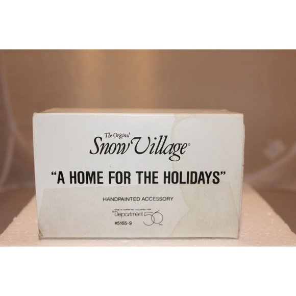 Dept 56 Snow Village - A Home for the Holidays - Picture 3 of 4